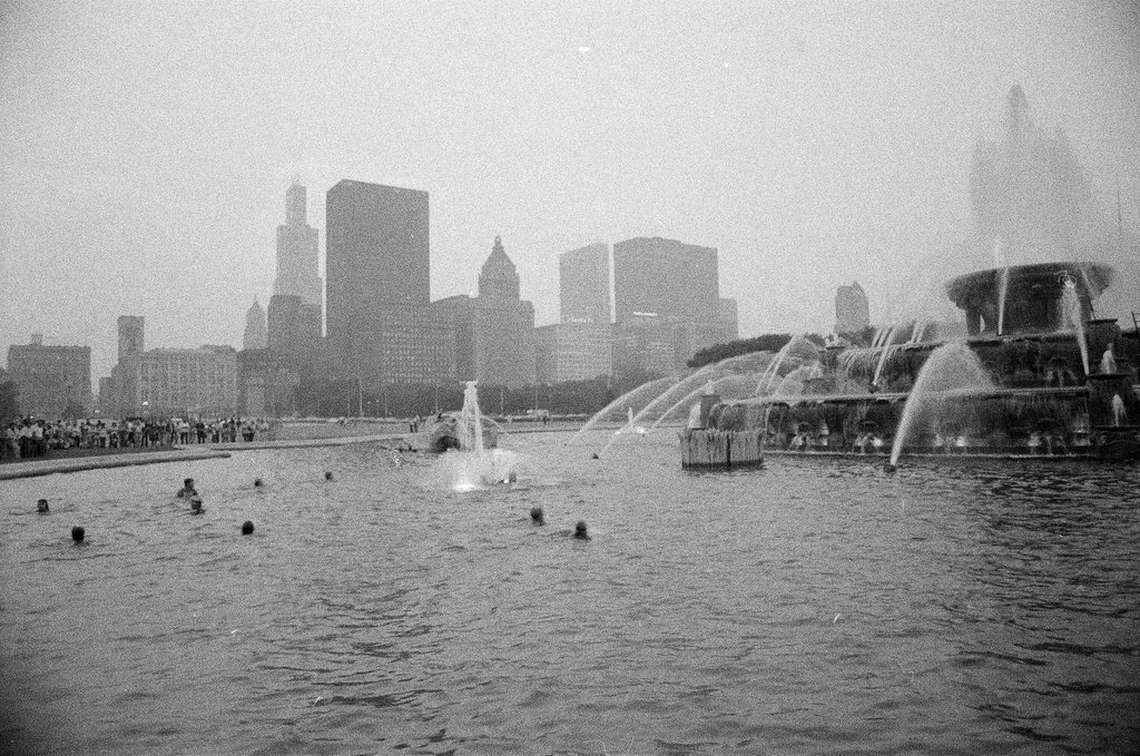 Buckingham Fountain 50th birthday - Chicago Sun-Times