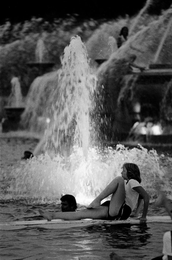 Buckingham Fountain 50th birthday - Chicago Sun-Times