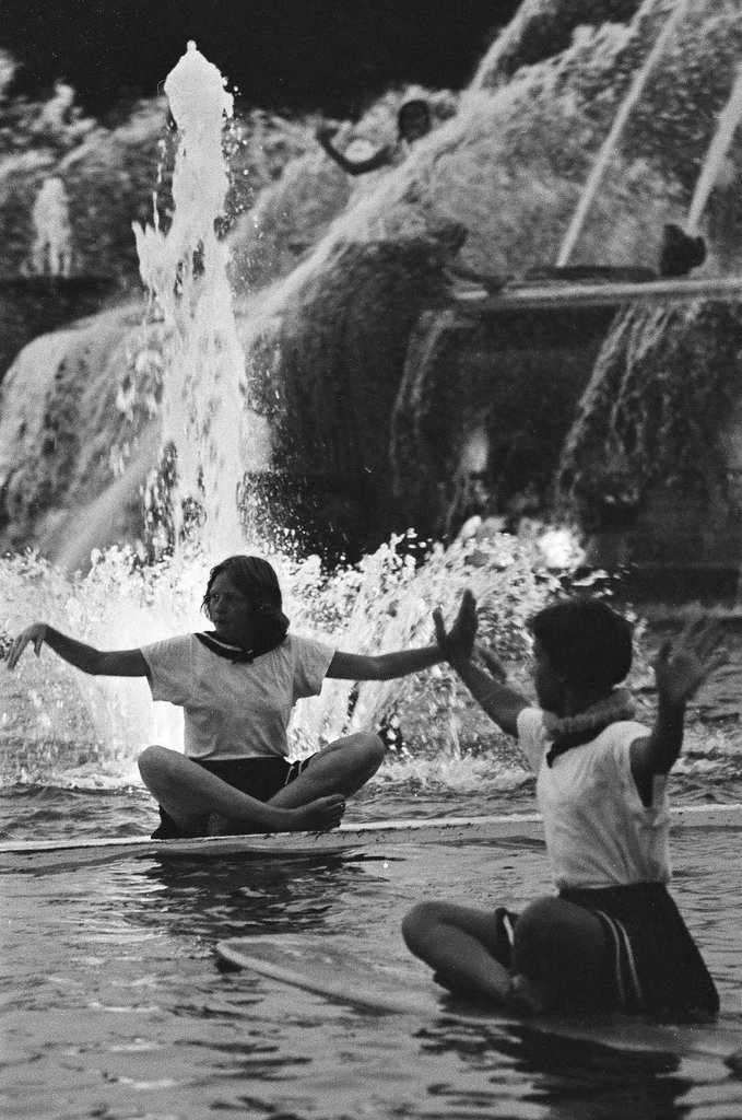 Buckingham Fountain 50th birthday - Chicago Sun-Times