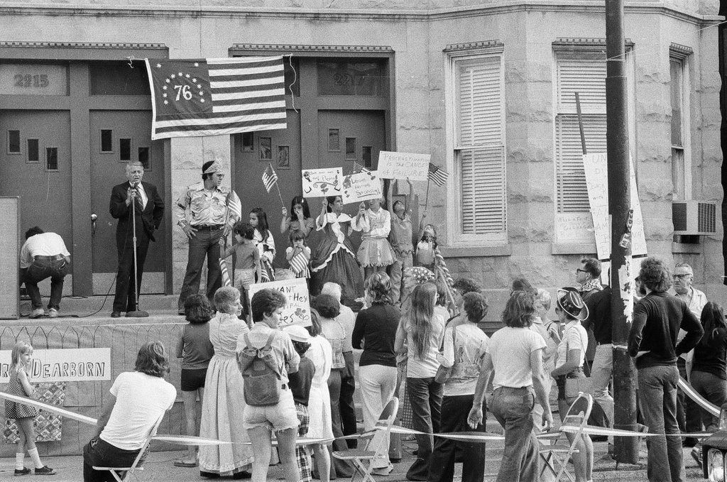 People protest demolition on Chicago Avenue - Chuck (Charles) Kirman for Chicago Sun-Times