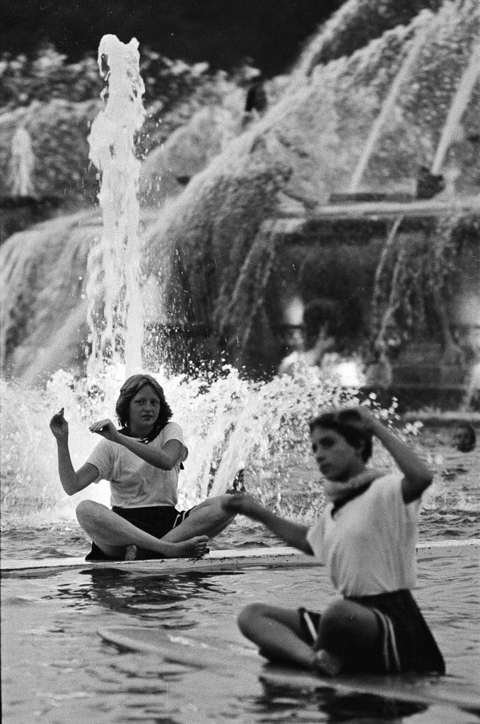 Buckingham Fountain 50th birthday - Chicago Sun-Times