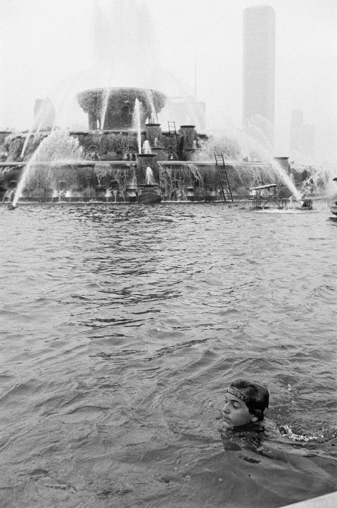 Buckingham Fountain 50th birthday - Chicago Sun-Times