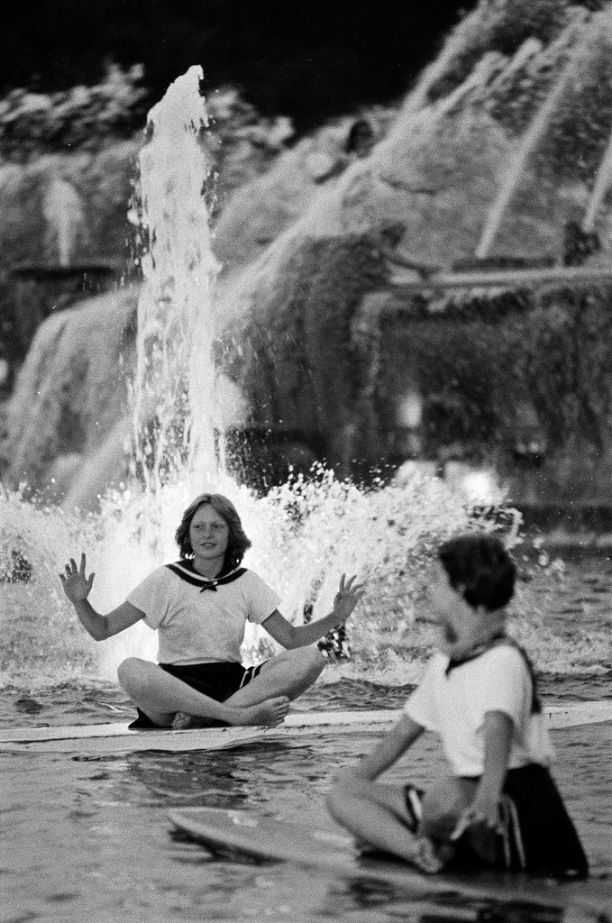 Buckingham Fountain 50th birthday - Chicago Sun-Times