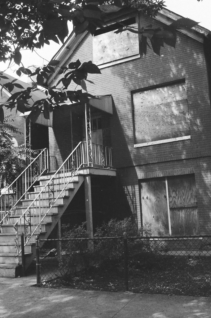 Abandoned building in West Town - Larry Graff for Chicago Sun-Times