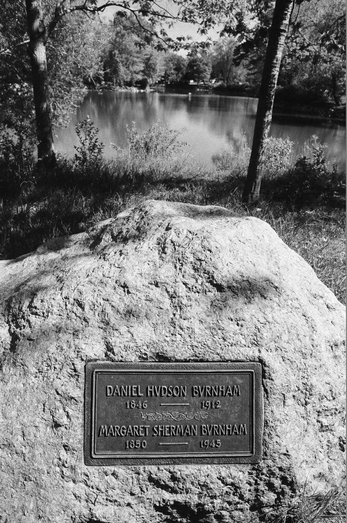 Tombs at Graceland Cemetery - Chicago Sun-Times