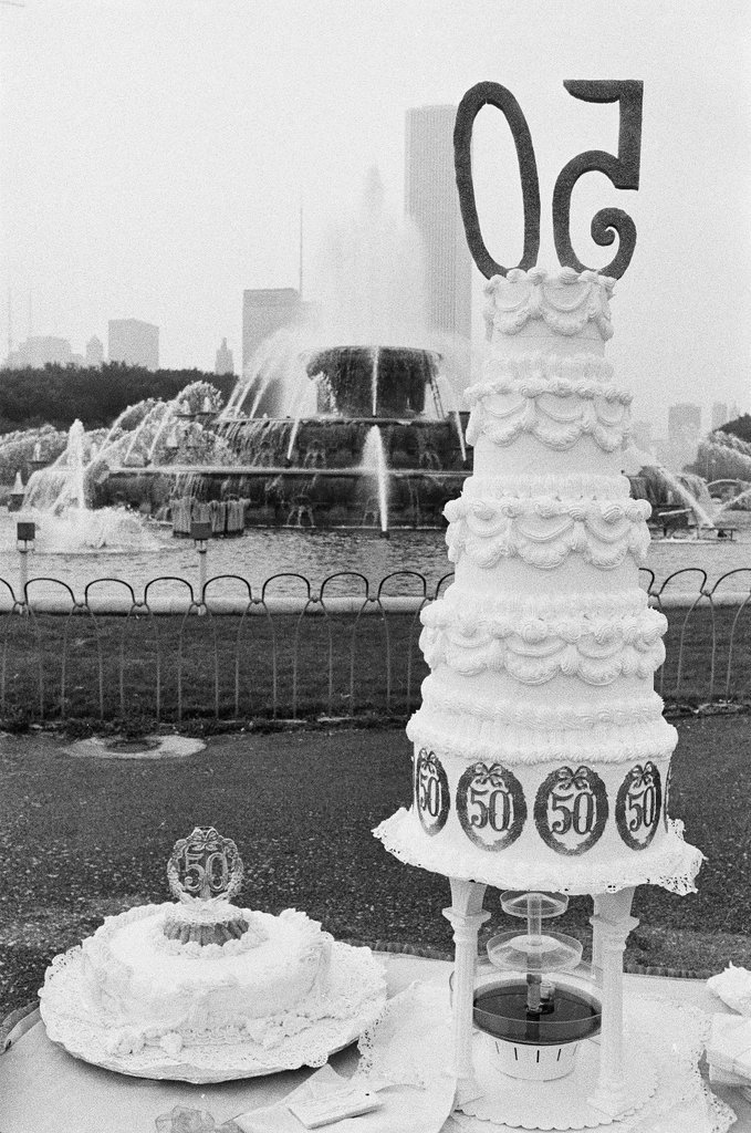 Buckingham Fountain 50th birthday - Chicago Sun-Times
