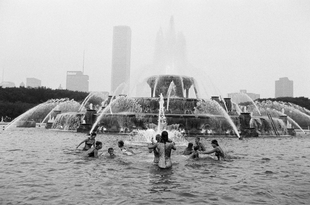 Buckingham Fountain 50th birthday - Chicago Sun-Times