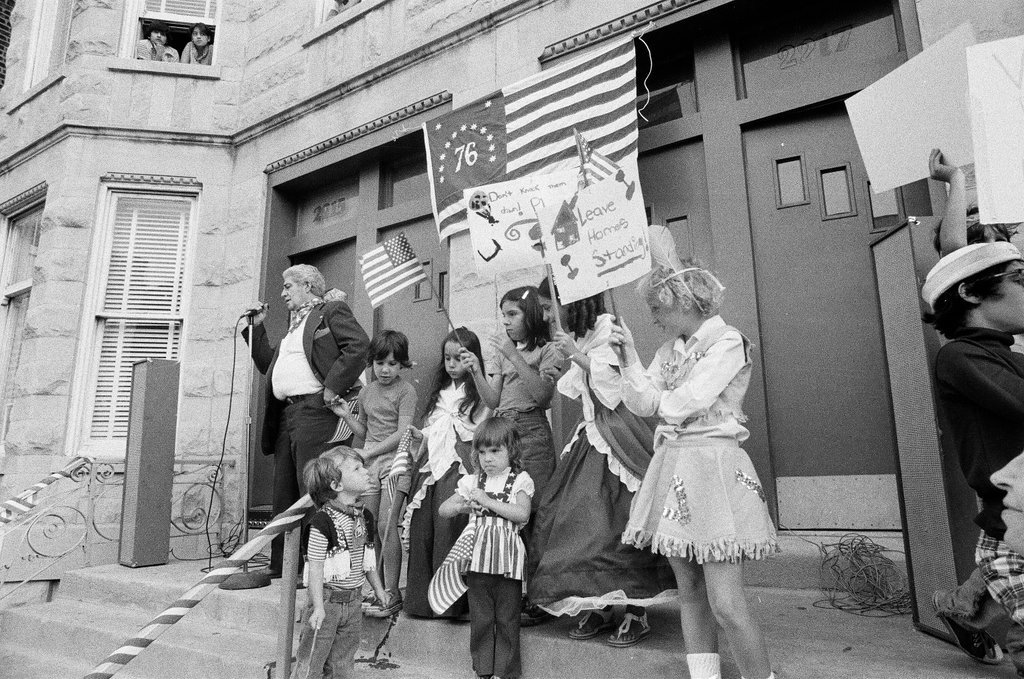 People protest demolition on Chicago Avenue - Chuck (Charles) Kirman for Chicago Sun-Times