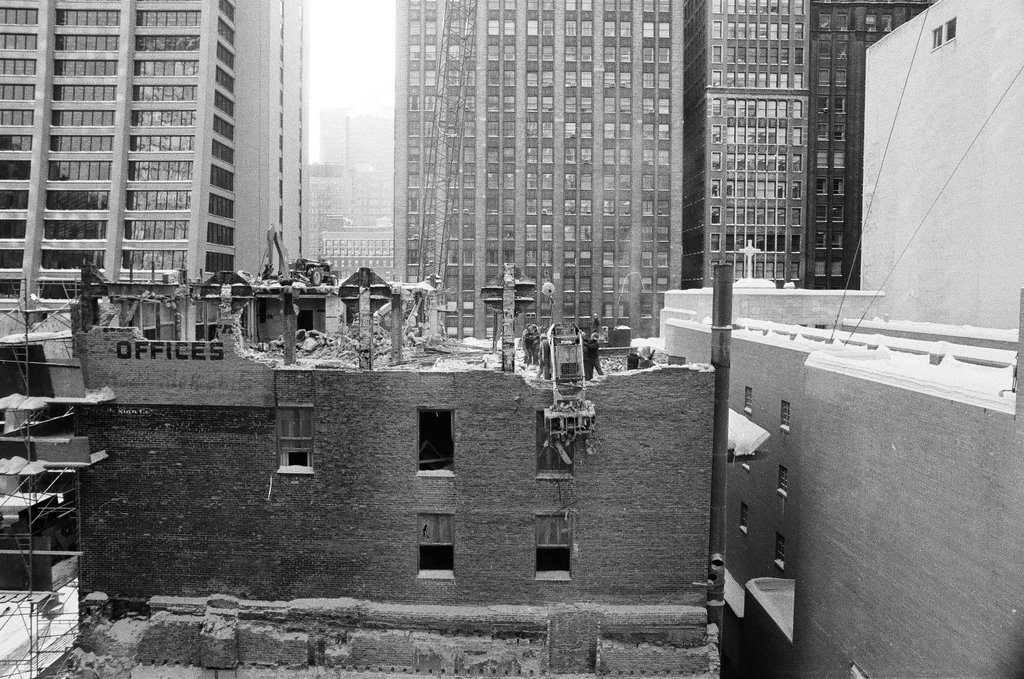 Demolition at 20 North Clark - Kevin Horan for Chicago Sun-Times