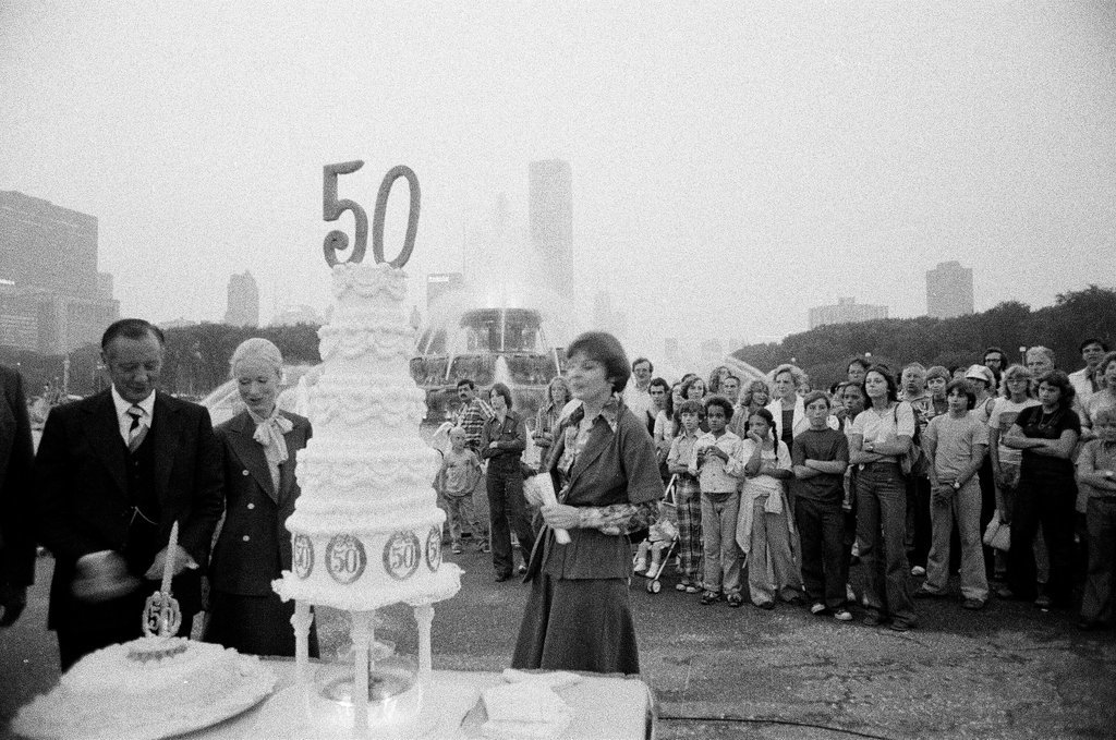 Buckingham Fountain 50th birthday - Chicago Sun-Times