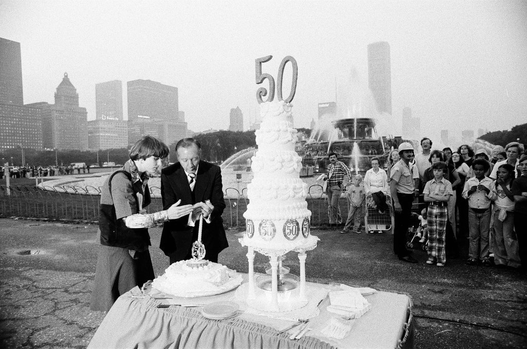 Buckingham Fountain 50th birthday - Chicago Sun-Times