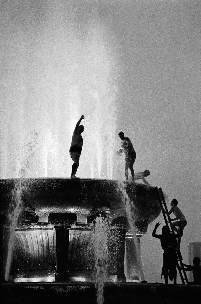 Buckingham Fountain 50th birthday - Chicago Sun-Times