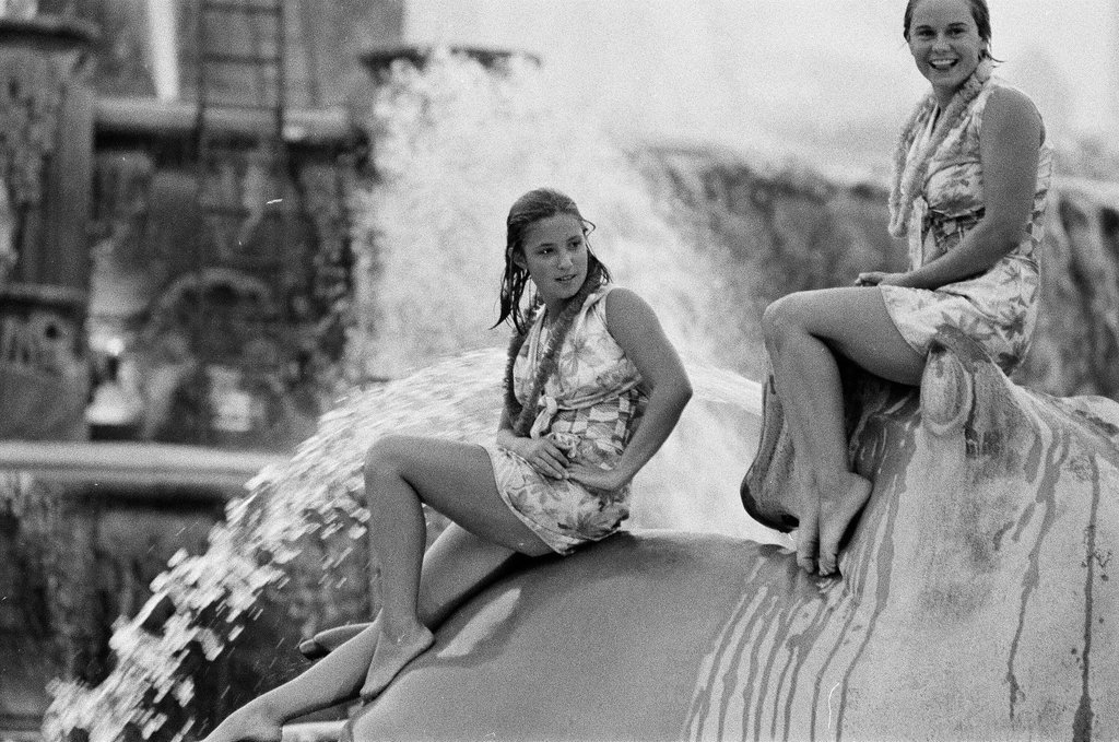 Buckingham Fountain 50th birthday - Chicago Sun-Times