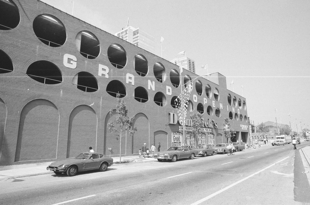 New Dominick's at Piper's Alley - James DePree for Chicago Sun-Times