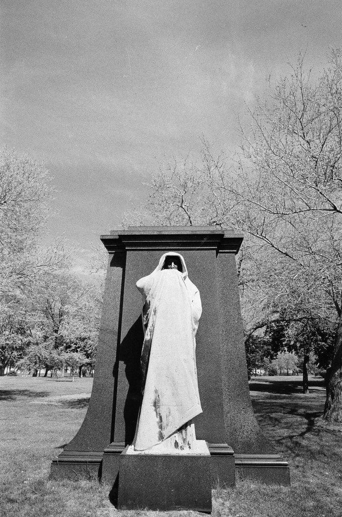 Tombs at Graceland Cemetery - Chicago Sun-Times