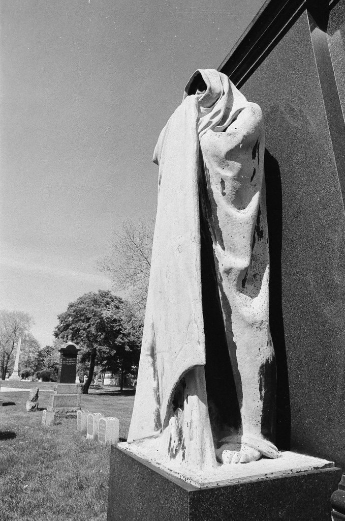 Tombs at Graceland Cemetery - Chicago Sun-Times
