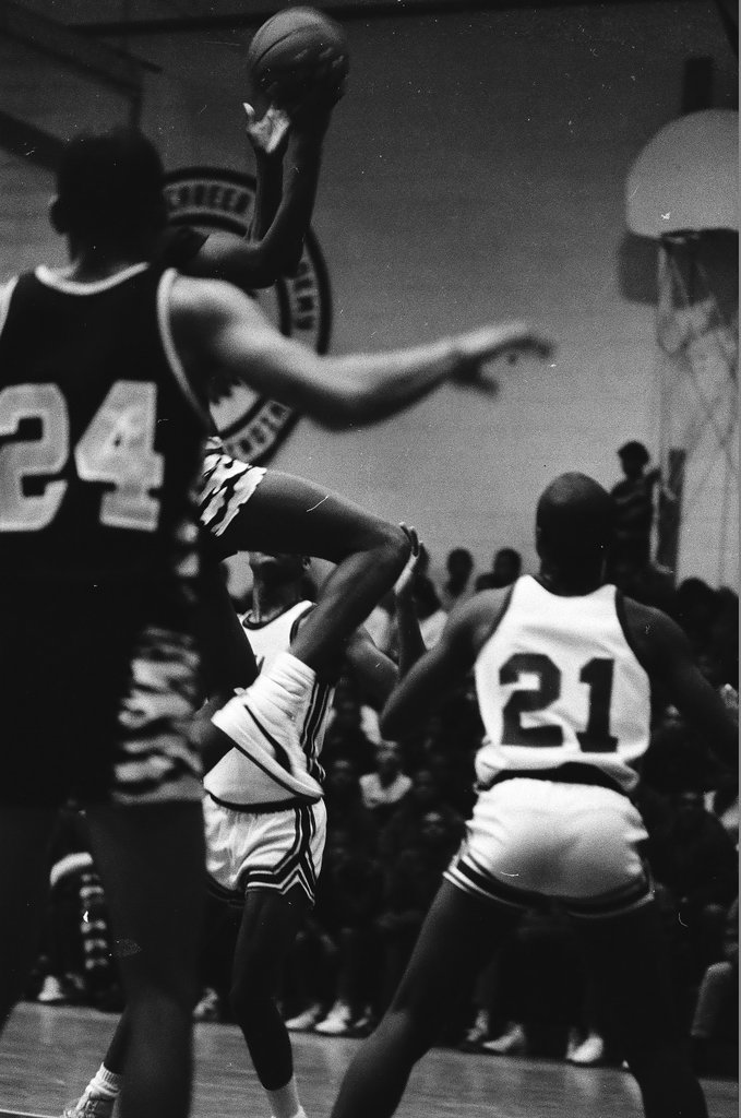 King v. Hyde Park basketball game - Chicago Sun-Times