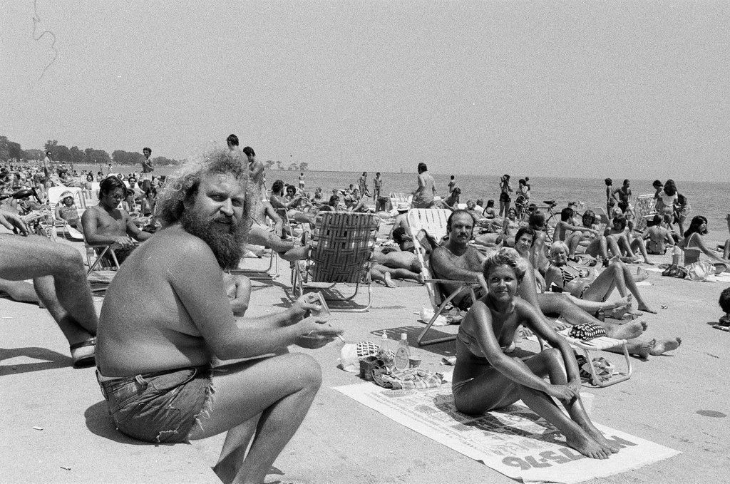 Oak Street Beach on sunny day - Chicago Sun-Times