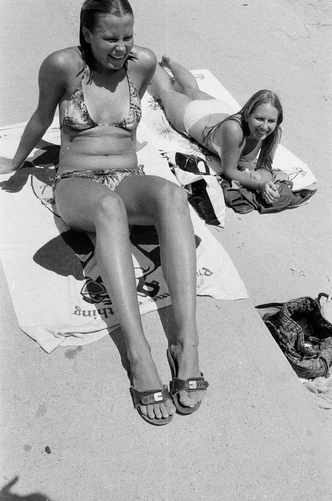 Oak Street Beach on sunny day - Chicago Sun-Times