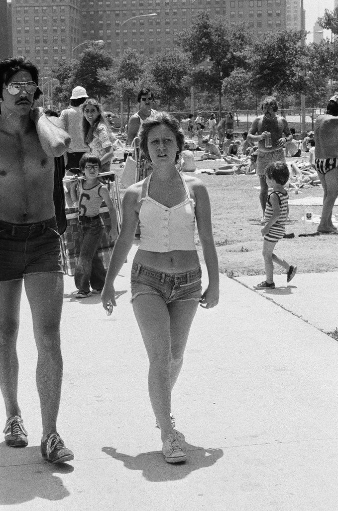 Oak Street Beach on sunny day - Chicago Sun-Times