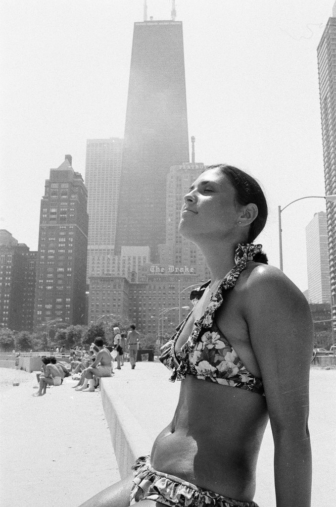 Oak Street Beach on sunny day - Chicago Sun-Times