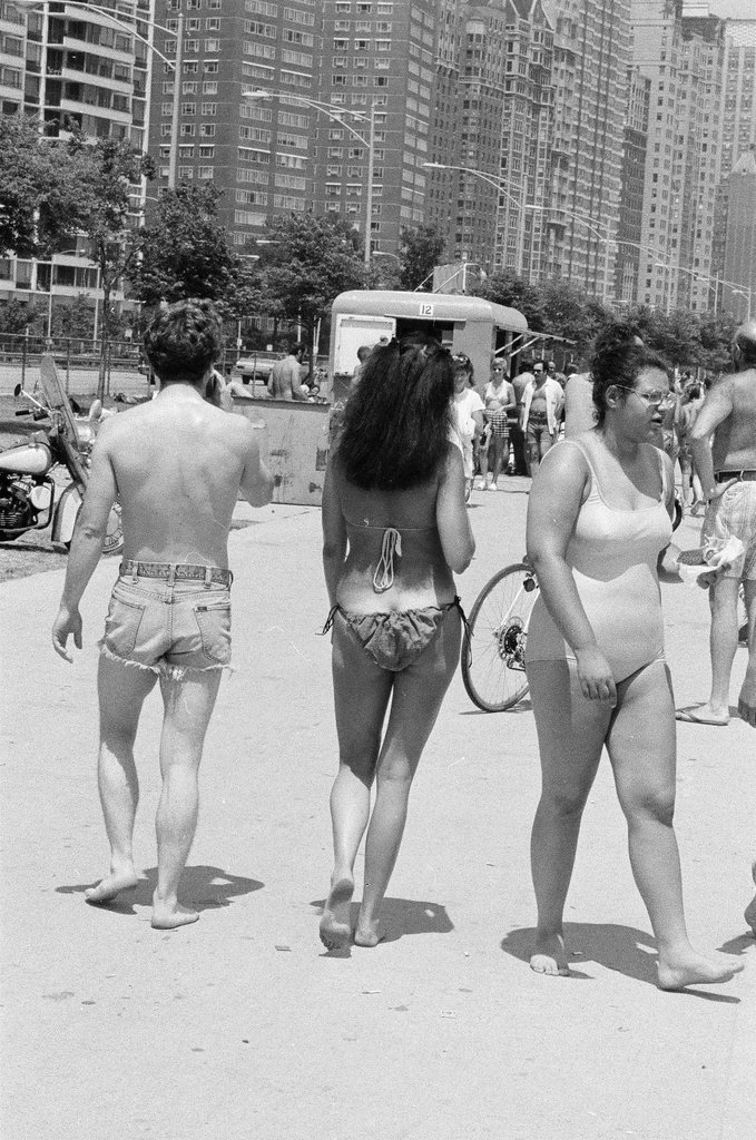 Oak Street Beach on sunny day - Chicago Sun-Times
