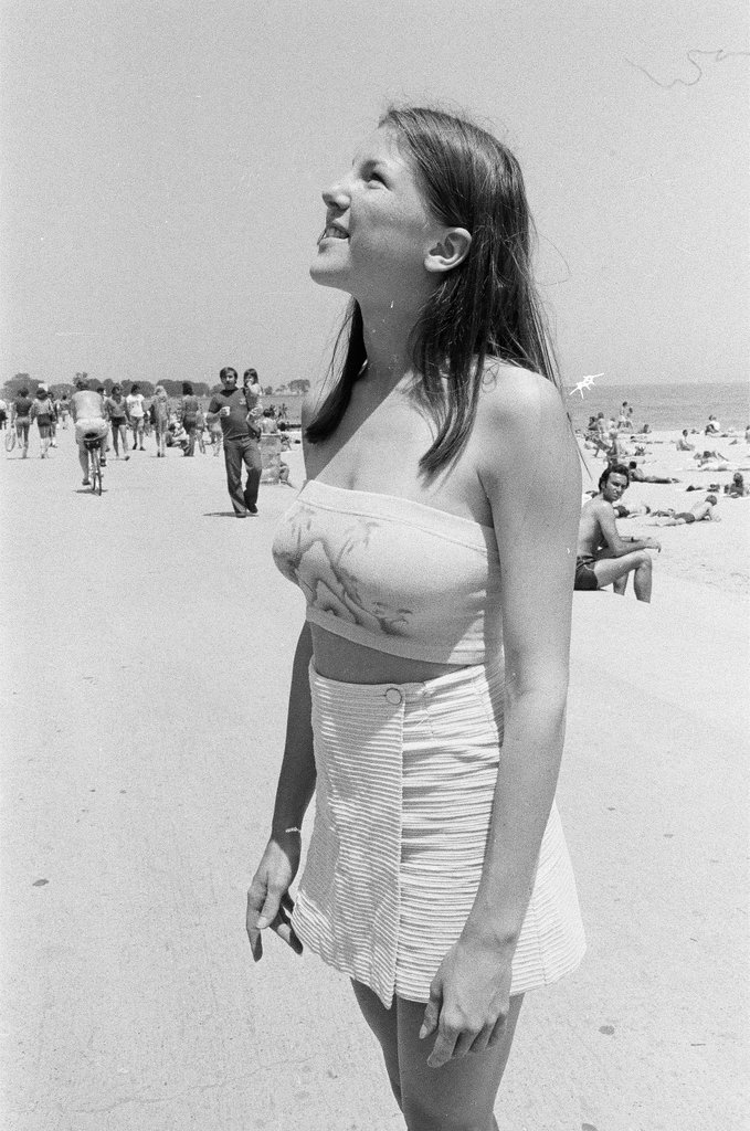 Oak Street Beach on sunny day - Chicago Sun-Times