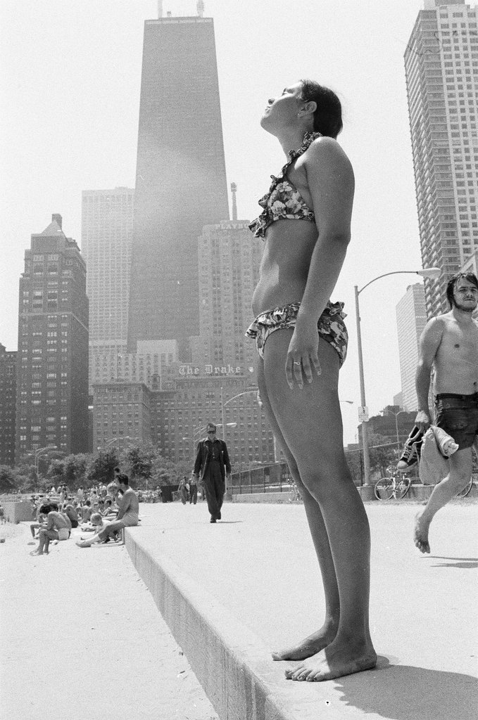 Oak Street Beach on sunny day - Chicago Sun-Times