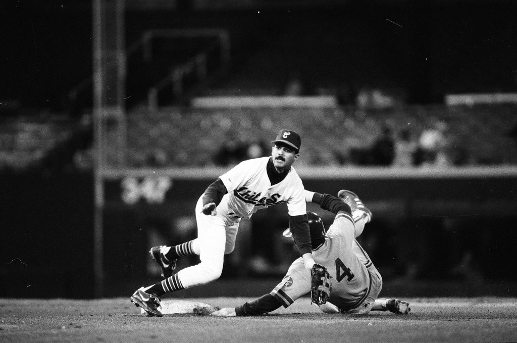 The Chicago White Sox and Milwaukee Brewers compete in a baseball game - Chicago Sun-Times