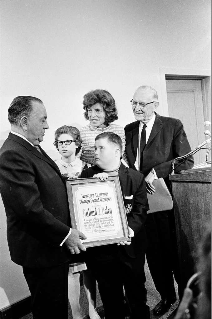 Eunice Kennedy Shriver announces Chicago will host Special Olympics - Pete Peters for Chicago Sun-Times