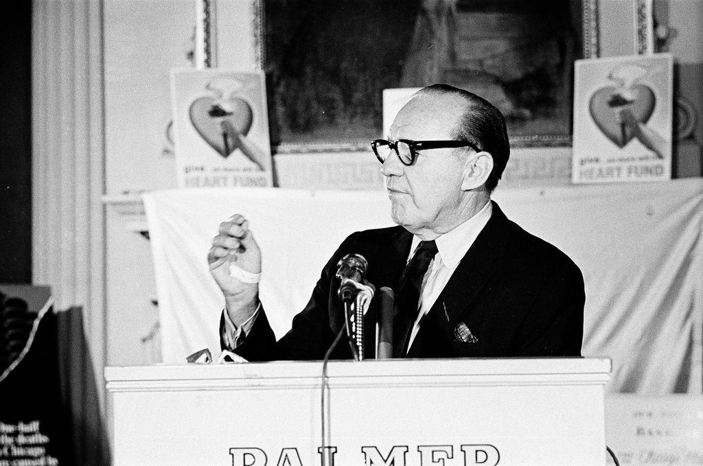 Jack Benny receives Couer d'Or award - Jack Dykinga for Chicago Sun-Times