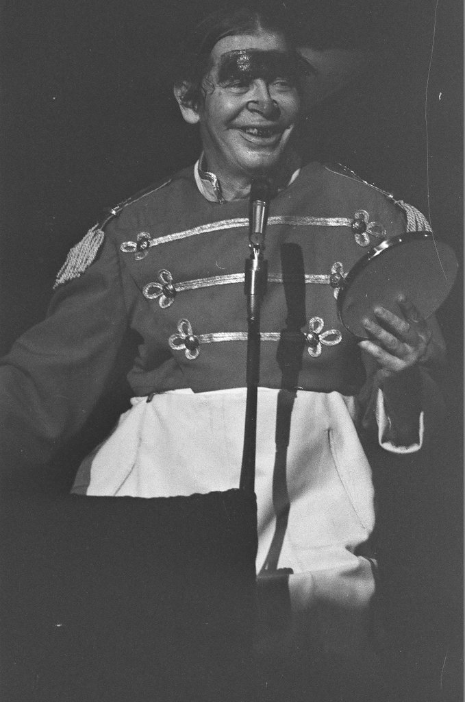 Milton Berle performs at the Palmer House - Don Bierman for Chicago Sun-Times