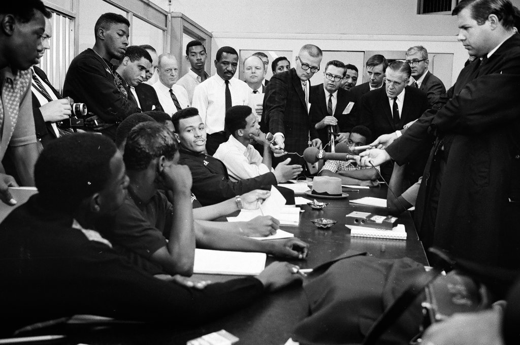 George Romney and wife tour Woodlawn - Ralph Arvidson for Chicago Sun-Times