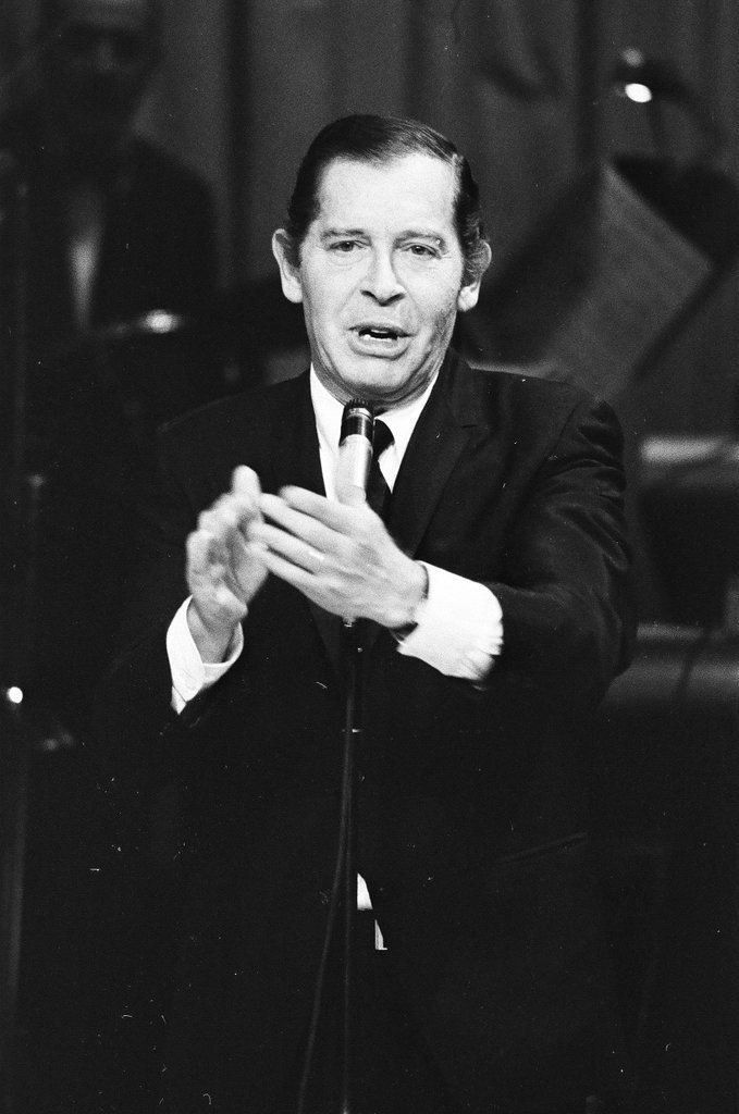 Milton Berle performs at the Palmer House - Don Bierman for Chicago Sun-Times