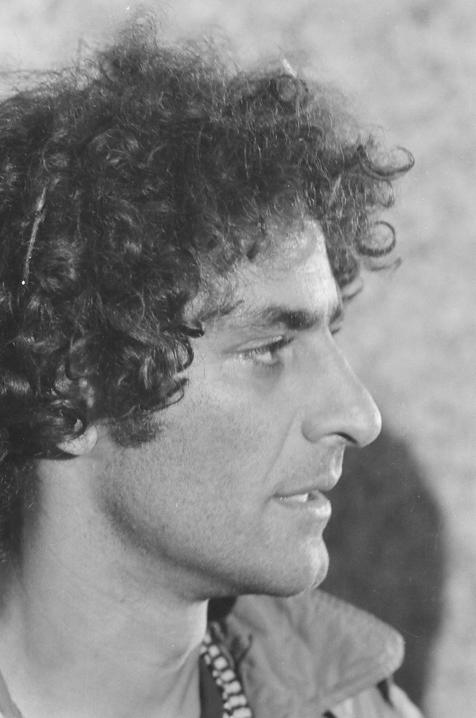 Abbie Hoffman leaving Federal Building - Gene Pesek for Chicago Sun-Times