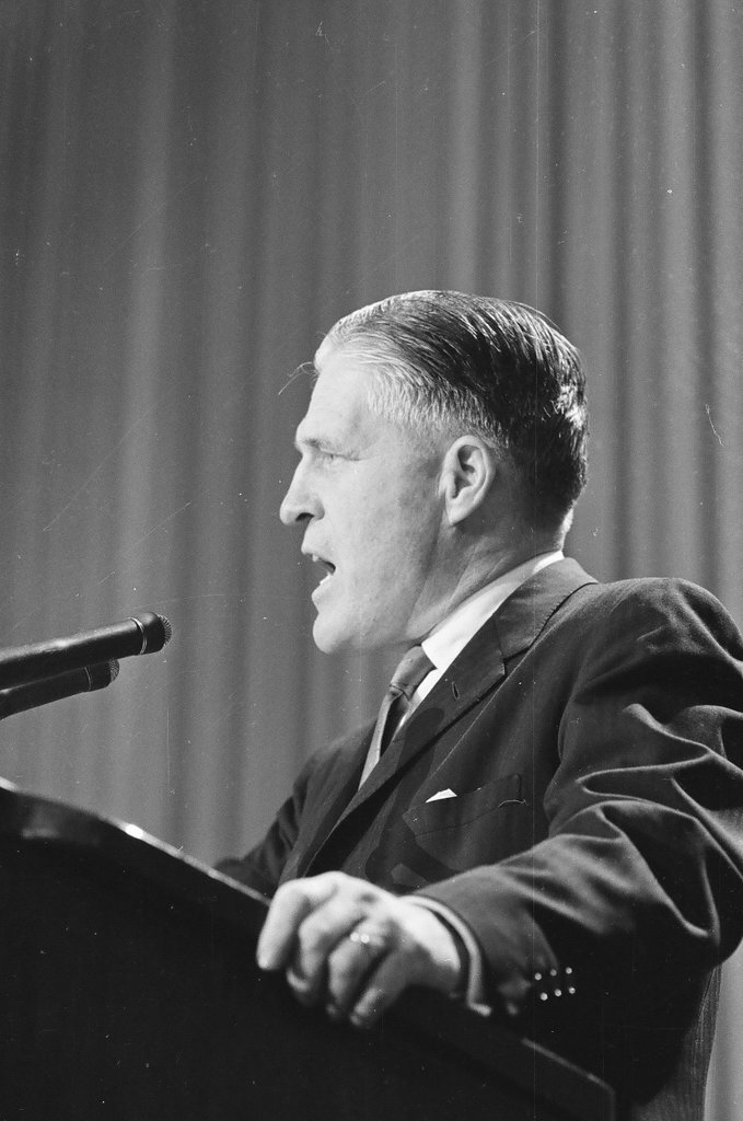 George Romney addresses National Association of Broadcasters - Howard Lyon for Chicago Sun-Times