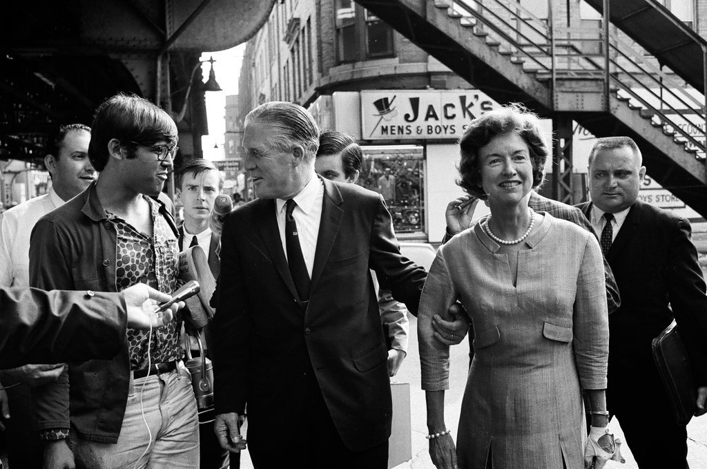 George Romney and wife tour Woodlawn - Ralph Arvidson for Chicago Sun-Times