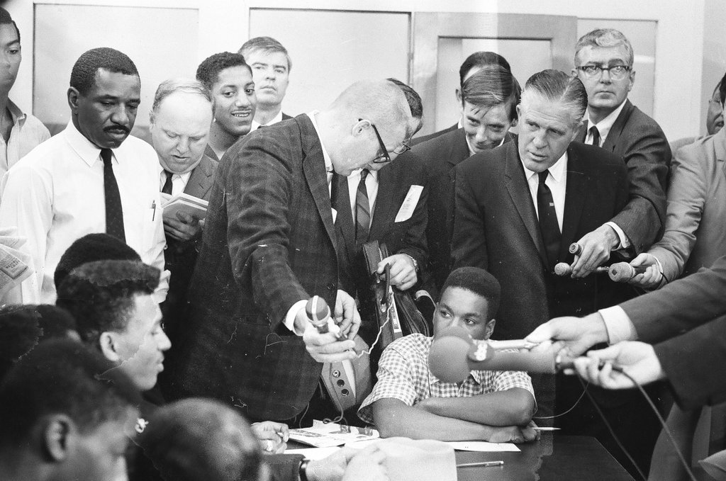 George Romney and wife tour Woodlawn - Ralph Arvidson for Chicago Sun-Times