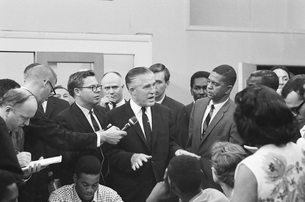 George Romney and wife tour Woodlawn - Ralph Arvidson for Chicago Sun-Times