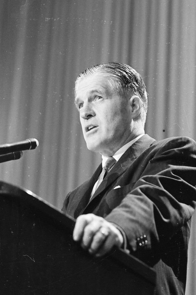 George Romney addresses National Association of Broadcasters - Howard Lyon for Chicago Sun-Times