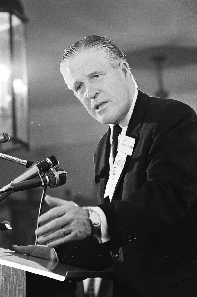 George Romney speaks to young Republicans - Jack Dykinga for Chicago Sun-Times