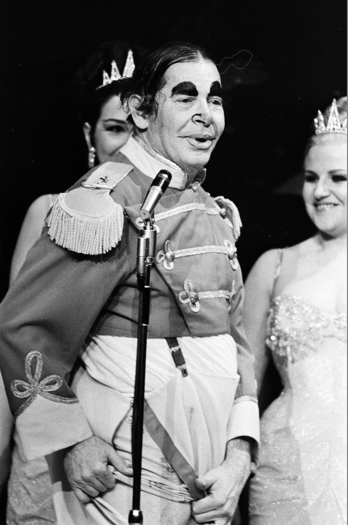 Milton Berle performs at the Palmer House - Don Bierman for Chicago Sun-Times