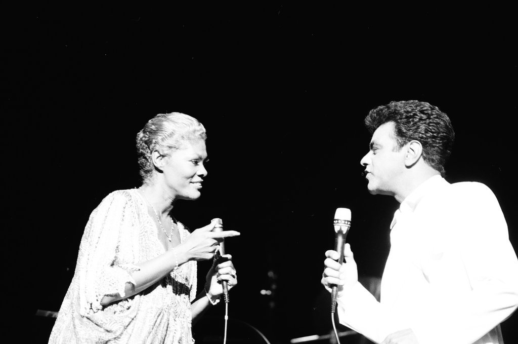 Dionne Warwick and Johnny Mathis in concert - Chicago Sun-Times