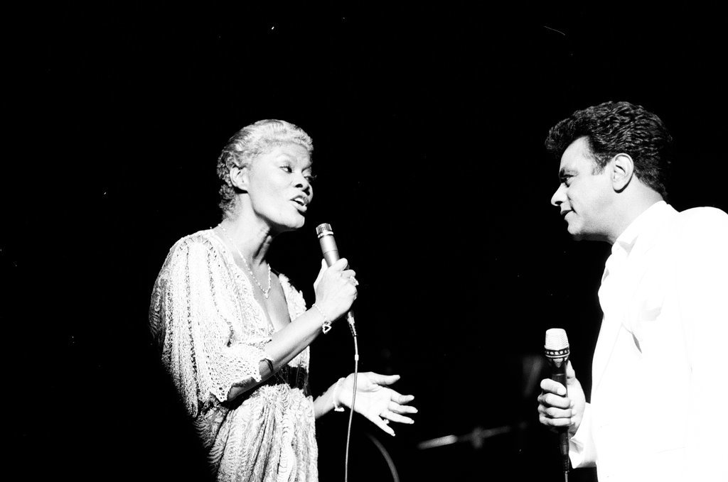 Dionne Warwick and Johnny Mathis in concert - Chicago Sun-Times