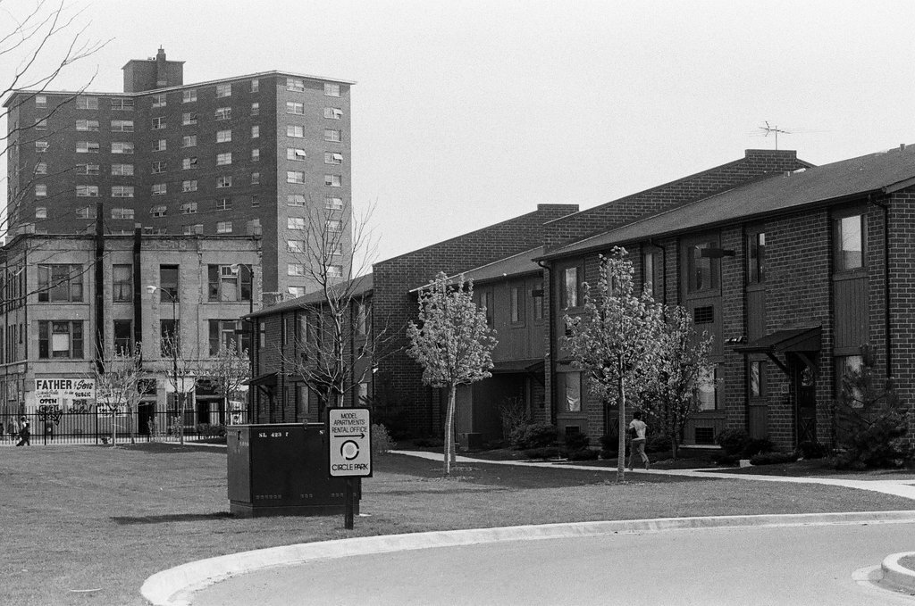 Circle Park Apartments - Don Bierman for Chicago Sun-Times