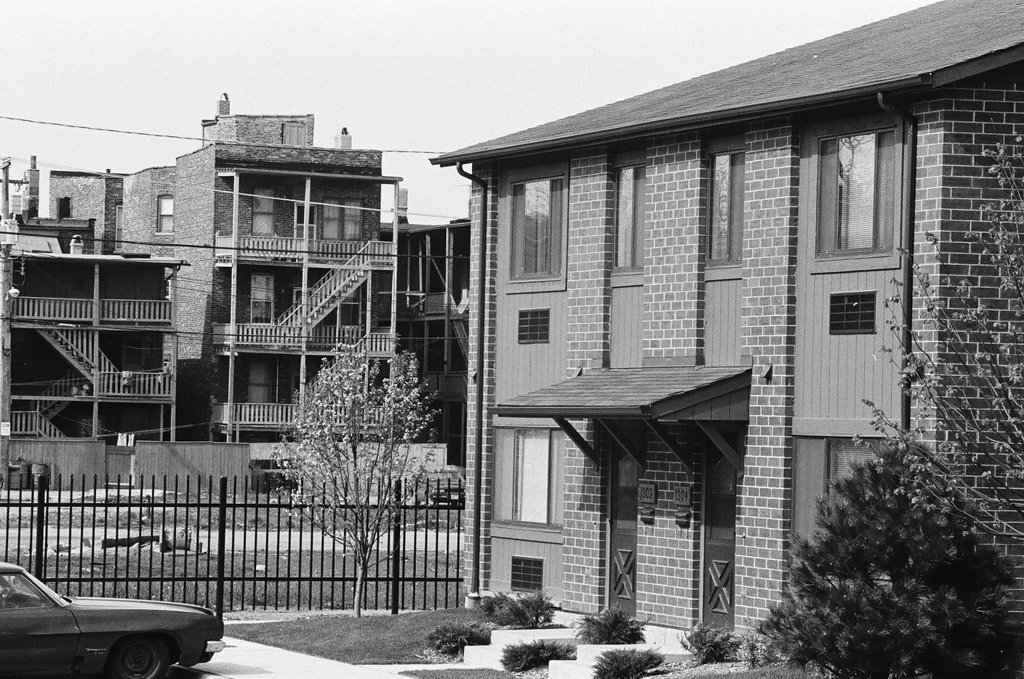 Circle Park Apartments - Don Bierman for Chicago Sun-Times