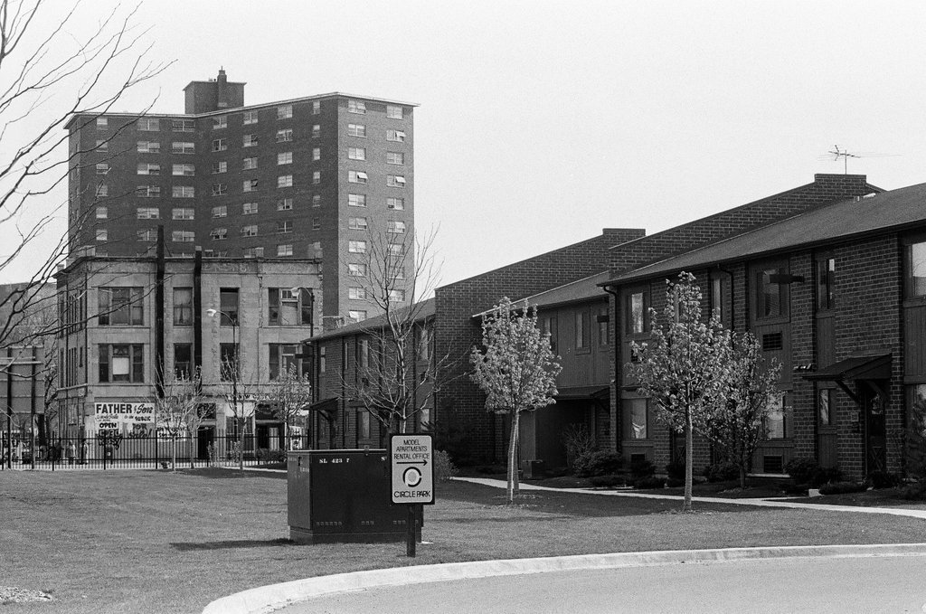Circle Park Apartments - Don Bierman for Chicago Sun-Times