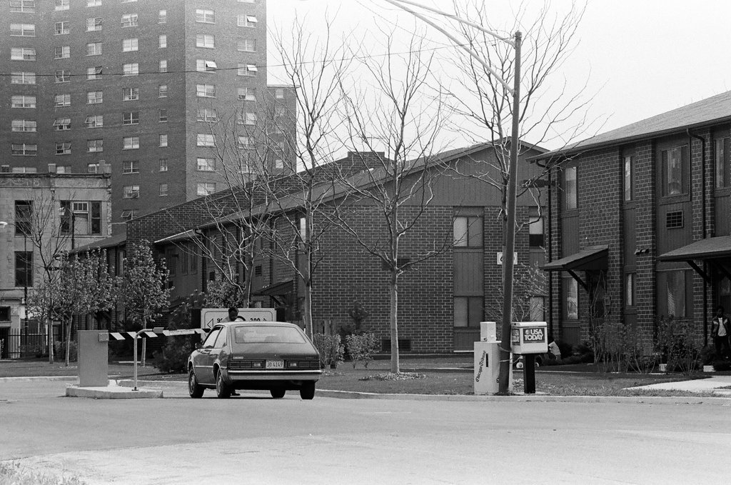 Circle Park Apartments - Don Bierman for Chicago Sun-Times
