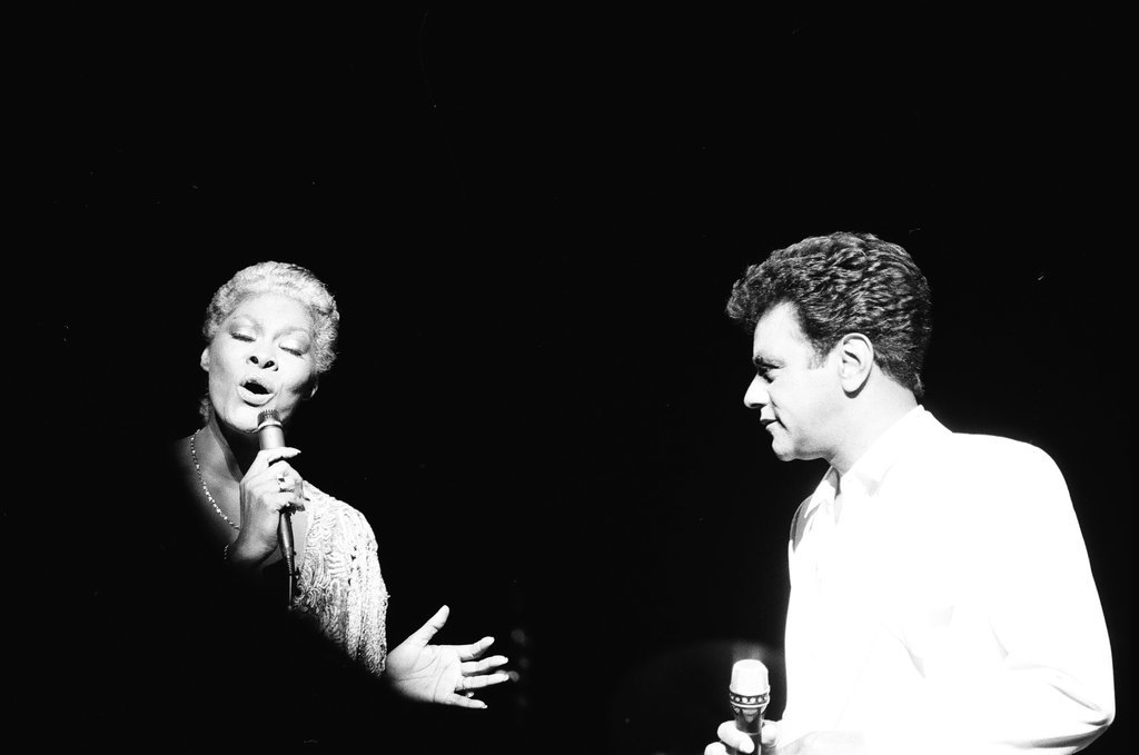 Dionne Warwick and Johnny Mathis in concert - Chicago Sun-Times