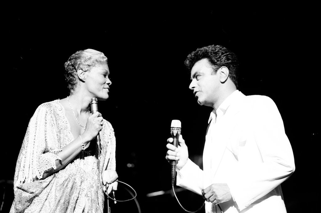 Dionne Warwick and Johnny Mathis in concert - Chicago Sun-Times